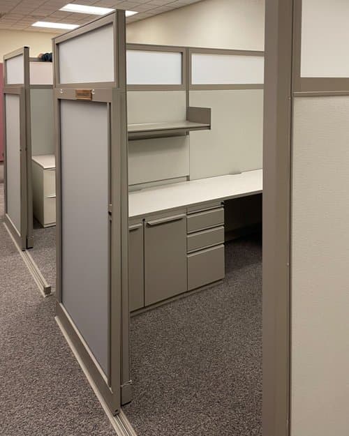 An expansive cubicle layout